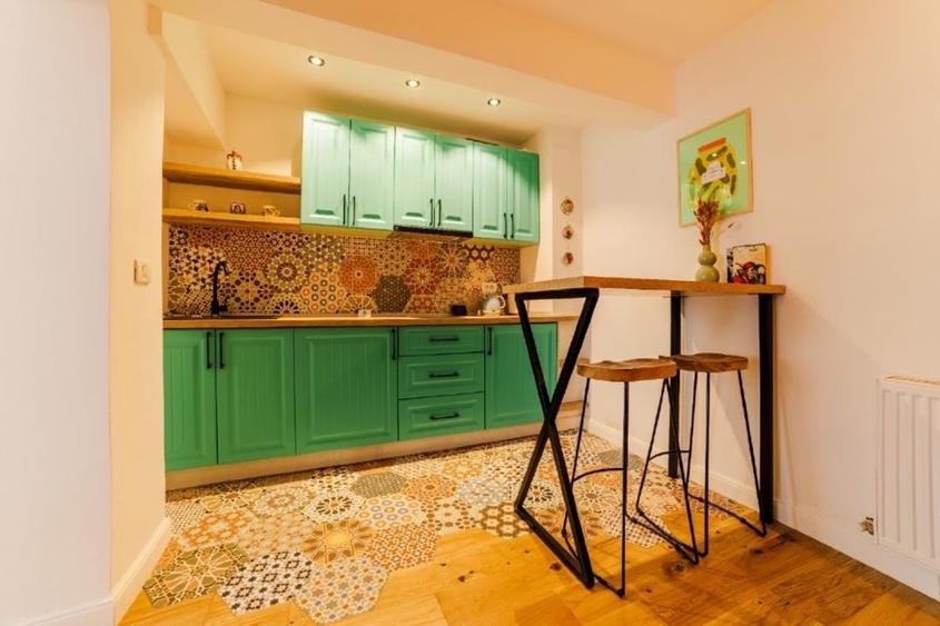 Apartament cu 2 camere semidecomandat, mobilat în Centrul Istoric