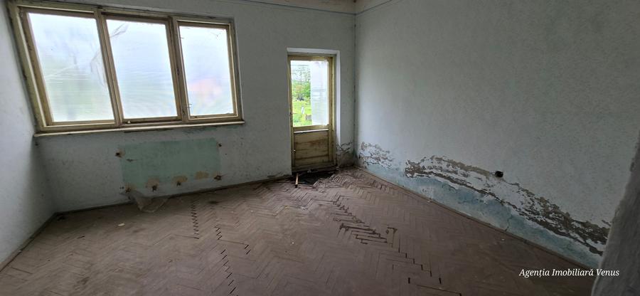 Spațiu comercial, de 800 mp, în Cucorăni