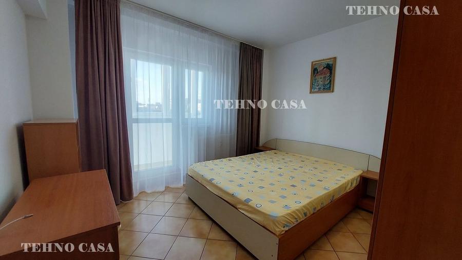 Apartament semidecomandat în Est