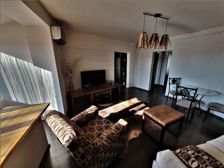 Apartament cu 3 camere semidecomandat, mobilat în Tineretului