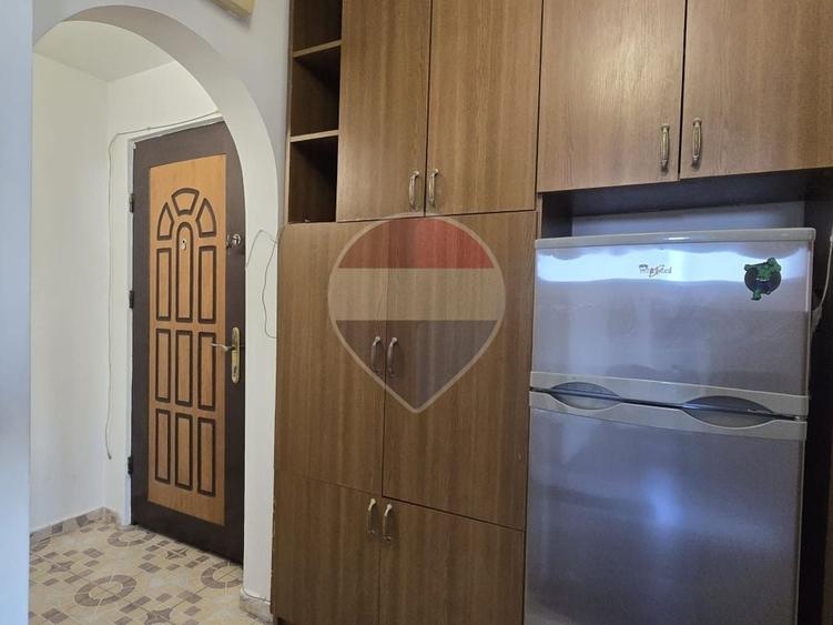 Apartament cu 2 camere semidecomandat, mobilat în Progresul