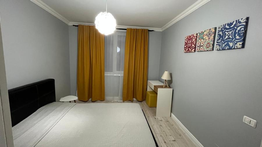 Apartament cu 3 camere semidecomandat, mobilat în Aradului