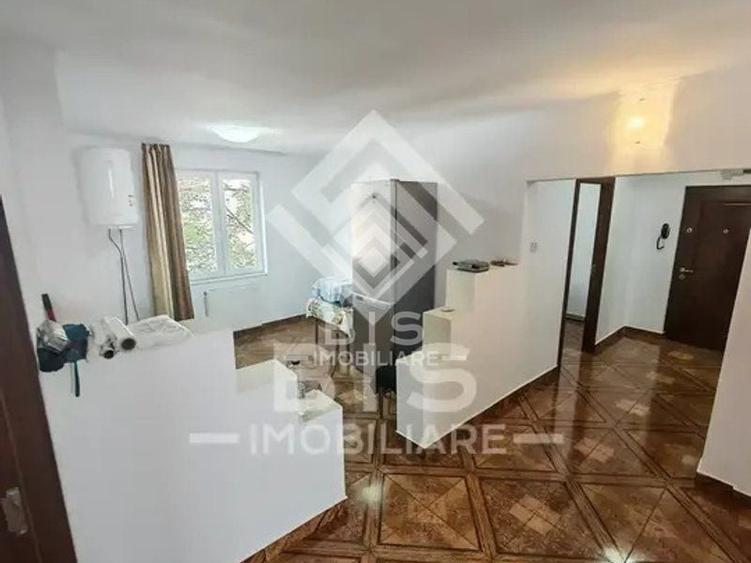 Apartament cu 4 camere decomandat în Independenței
