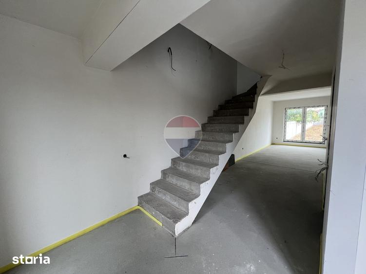 Casă cu 4 camere cu Teren 600 Mp în Țiglari