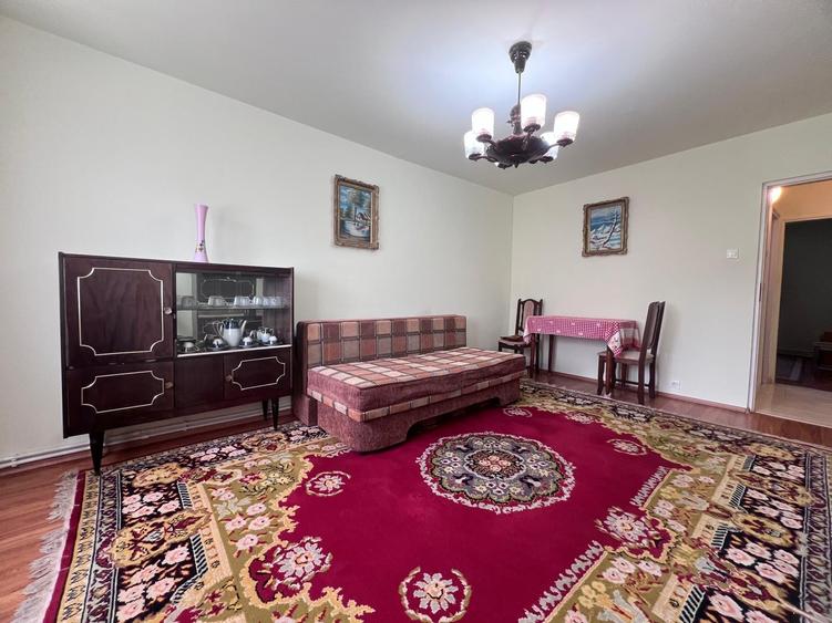 Apartament cu 2 camere decomandat în Liliacului
