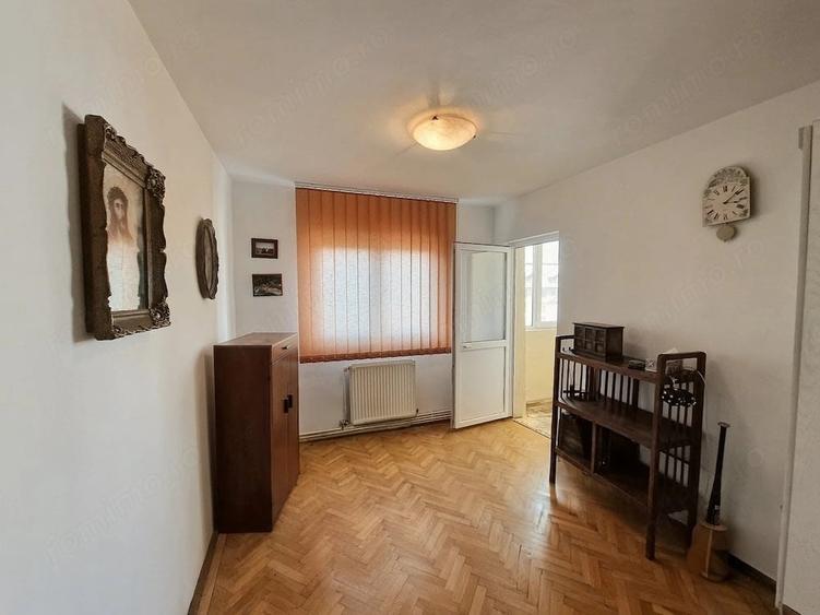 Apartament cu 4 camere decomandat în Ștrand
