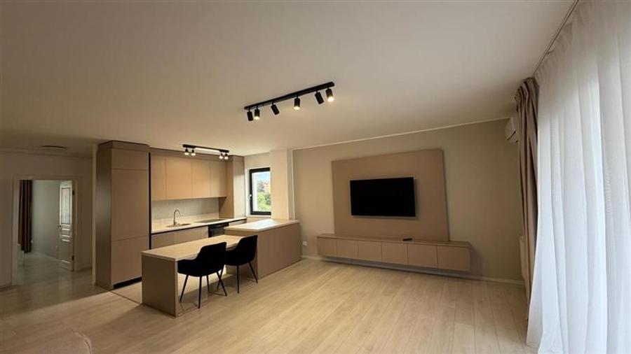 Apartament cu 3 camere semidecomandat, mobilat în Zorilor