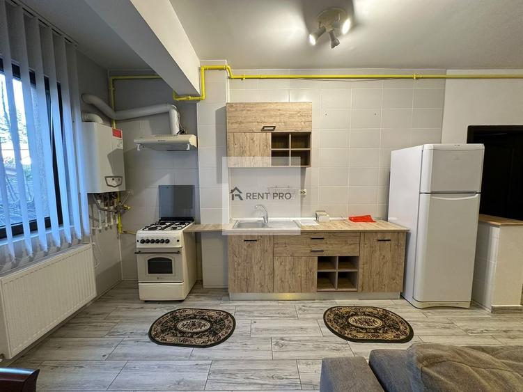 Apartament cu 2 camere semidecomandat, mobilat în Păcii