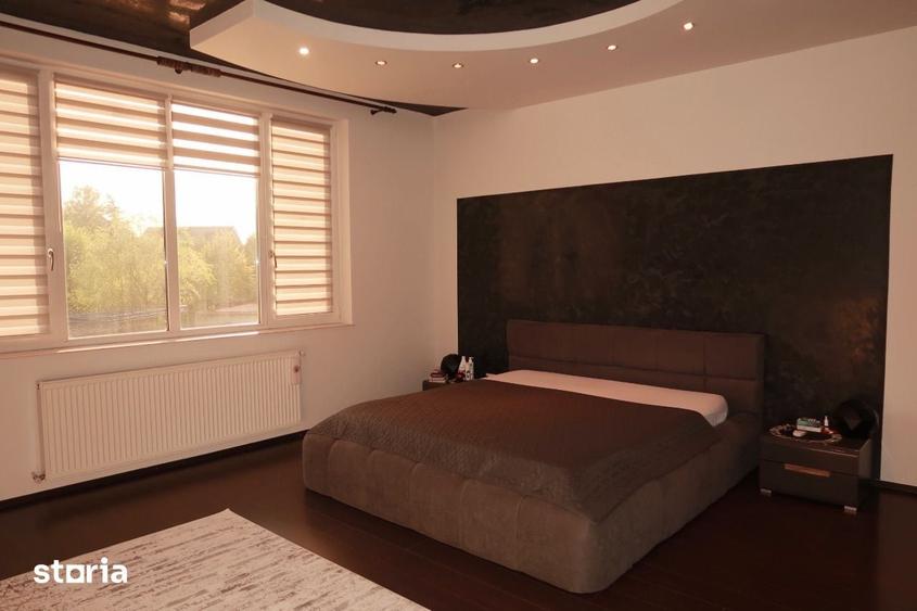 Casă cu 6 camere semidecomandat cu Teren 1400 Mp în Sânmartin