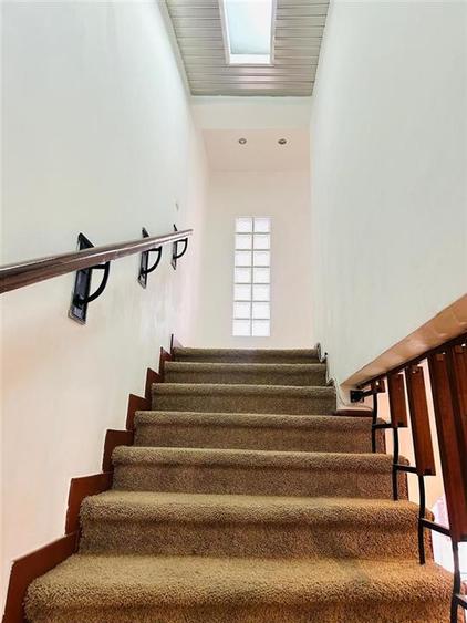 Duplex cu 5 camere cu Canalizare în Central