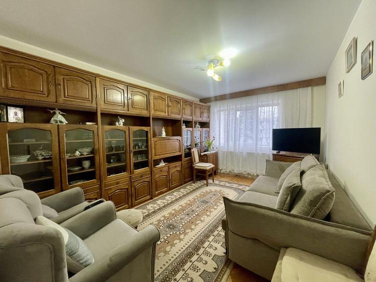 Apartament cu 3 camere decomandat în Central