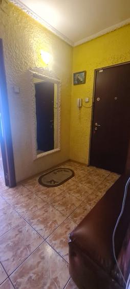 Apartament cu 3 camere decomandat, mobilat în Nerva Traian