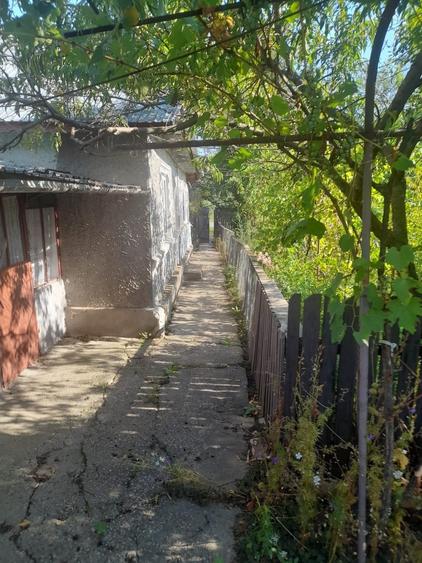 Casă cu 4 camere în Axintele