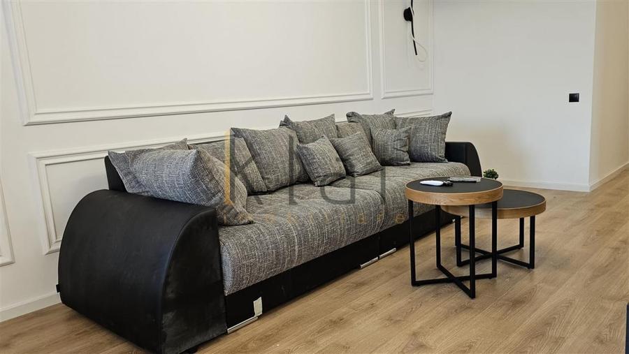 Apartament cu 3 camere semidecomandat, mobilat în Zorilor