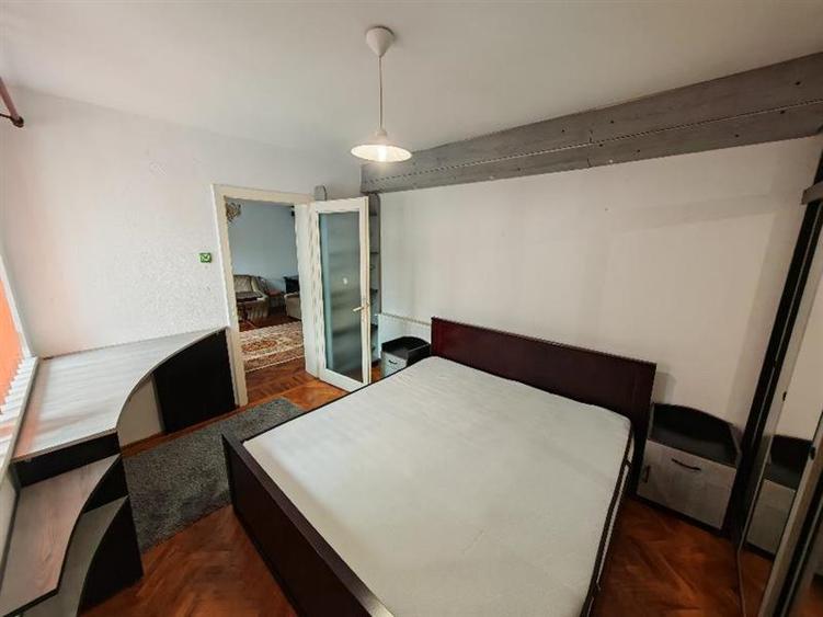Apartament cu 2 camere semidecomandat în Centrul Civic