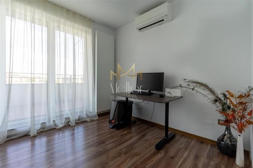 Apartament cu 4 camere semidecomandat în Borhanci
