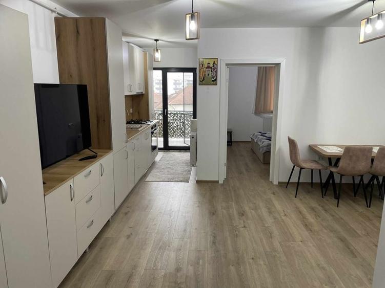 Apartament cu 2 camere semidecomandat în Cetate