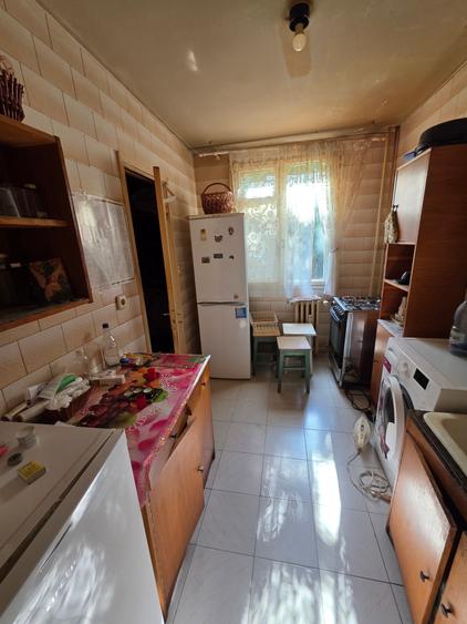 Apartament cu 3 camere decomandat în Drumul Taberei