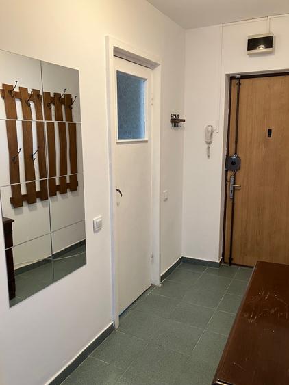 Apartament cu 3 camere semidecomandat în Ștefan cel Mare