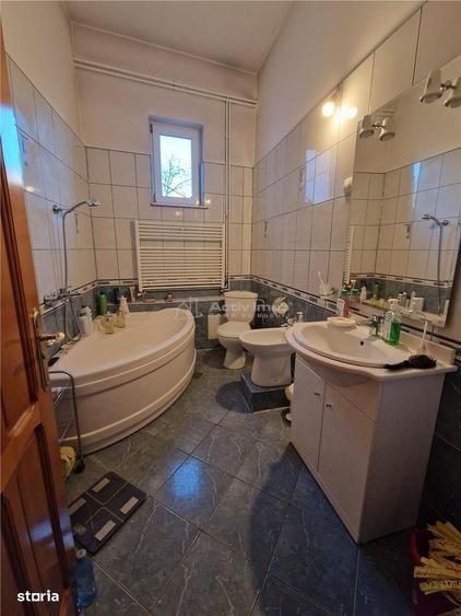 Casă cu 4 camere în Central