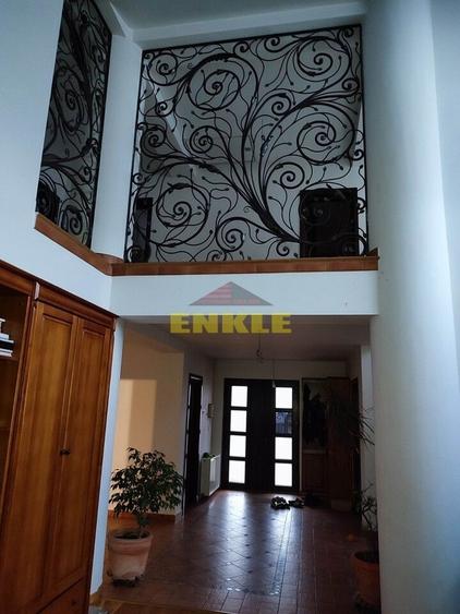 Casă individuală cu 5 camere cu Canalizare în Periferie
