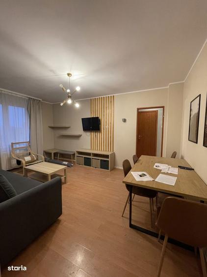 Apartament cu 3 camere decomandat în Romană