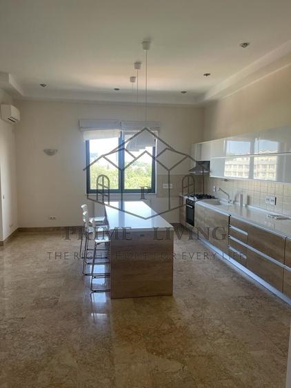 Apartament cu 4 camere decomandat, mobilat în Arcul de Triumf