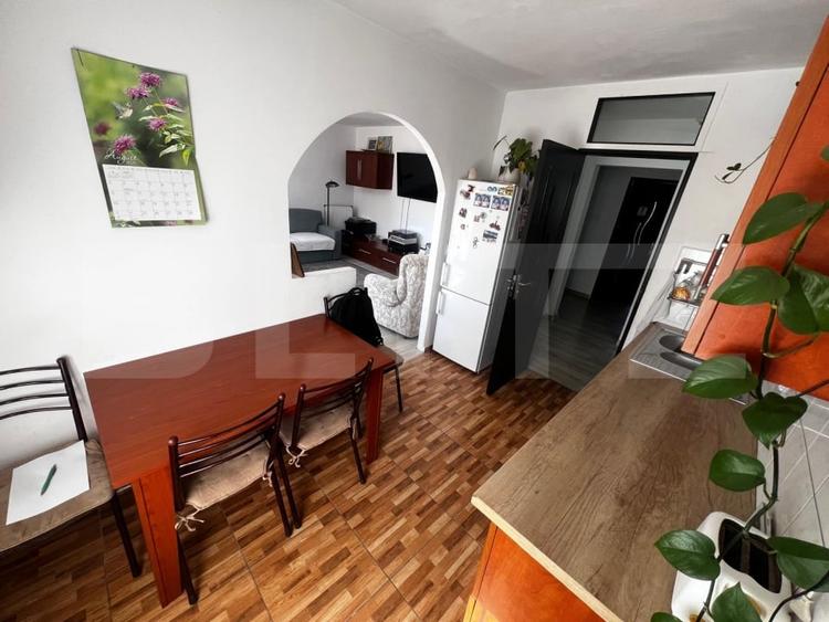Apartament cu 3 camere semidecomandat, mobilat în Codlea