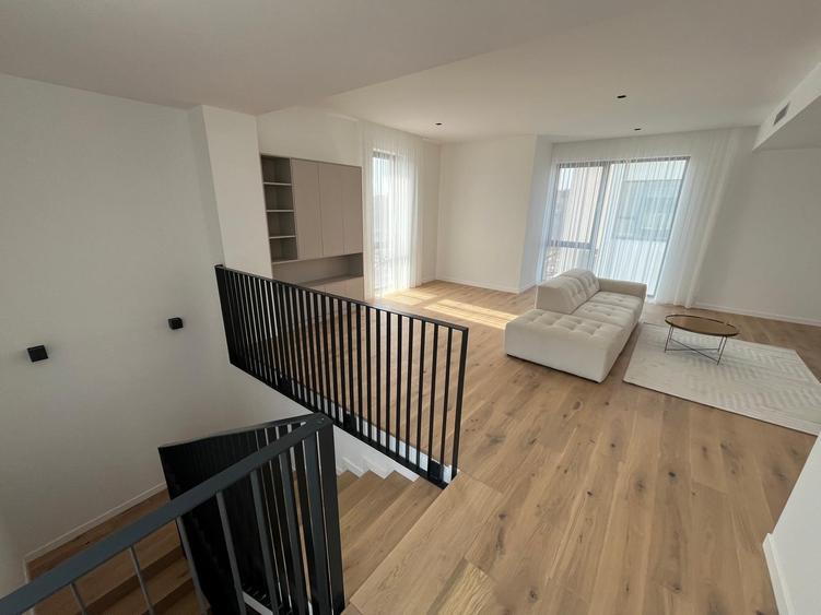 Duplex cu 5 camere cu Canalizare în Voluntari
