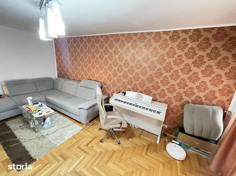 Apartament cu 3 camere decomandat în Nicolina