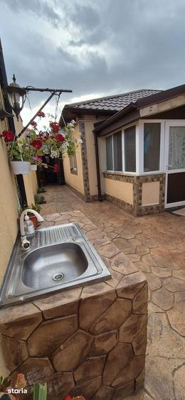 Casă cu 4 camere cu Teren 200 Mp în Palas