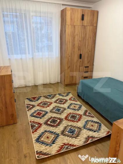 Apartament cu 4 camere semidecomandat în Universității