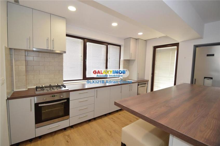 Apartament cu 3 camere semidecomandat, mobilat în Ștefan cel Mare