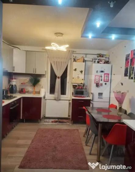 Apartament cu 3 camere decomandat în Central