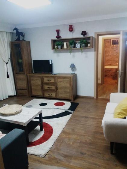Apartament cu 2 camere semidecomandat în Ultracentral