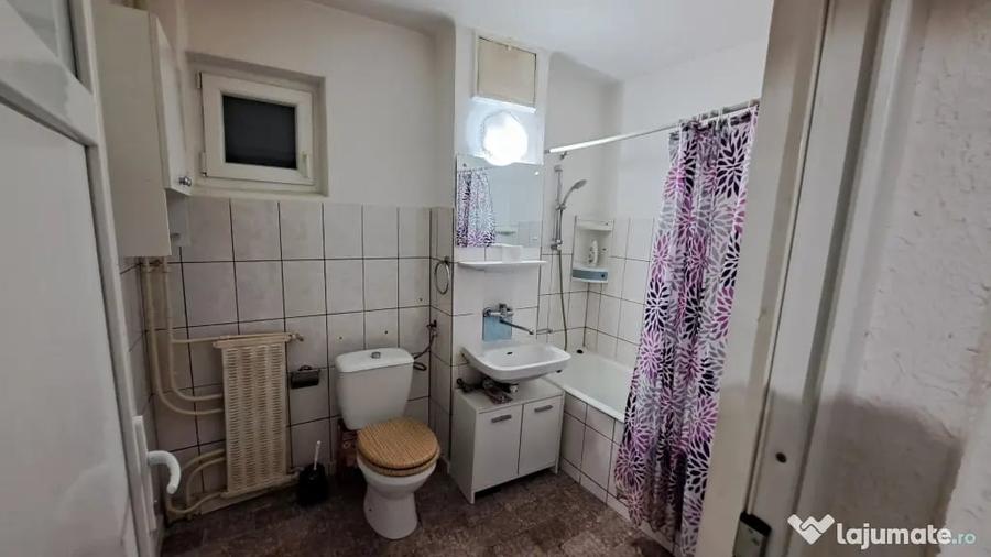 Apartament cu 3 camere decomandat în B-dul București