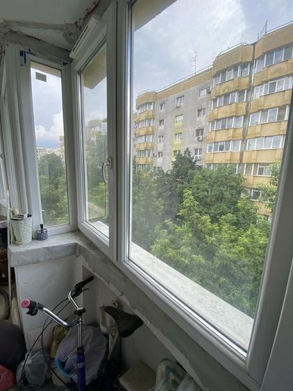 Apartament cu 4 camere decomandat în Tei