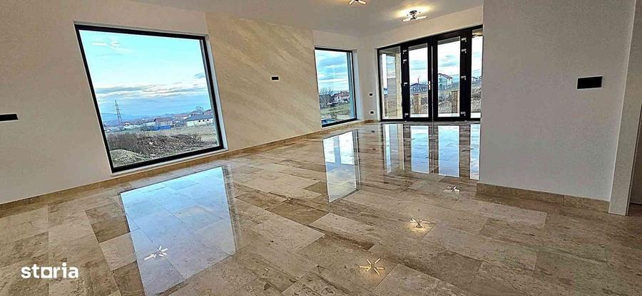 Casă cu 4 camere cu Teren 500 Mp în Central