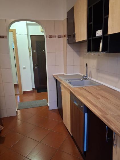 Apartament cu 2 camere semidecomandat în P-ța Romană