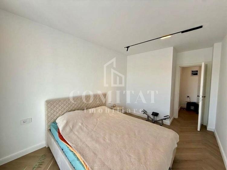 Apartament cu 3 camere semidecomandat, mobilat în Florești