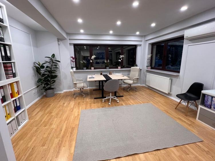 Apartament cu 3 camere semidecomandat în Dorobanți