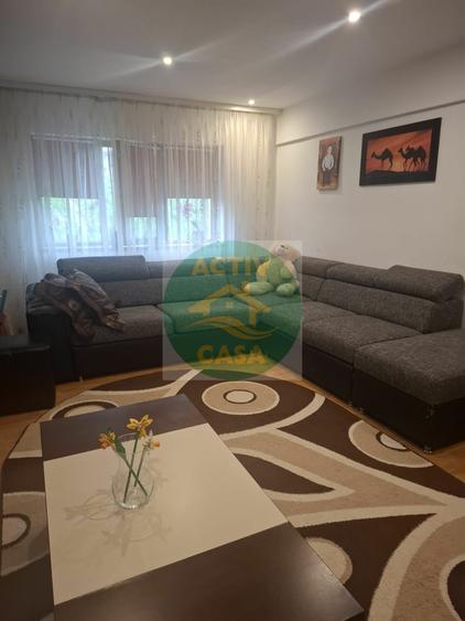 Apartament cu 3 camere decomandat în Est