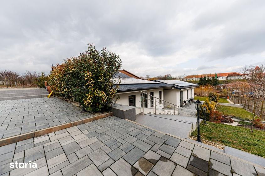 Casă cu Teren 1670 Mp în Giarmata