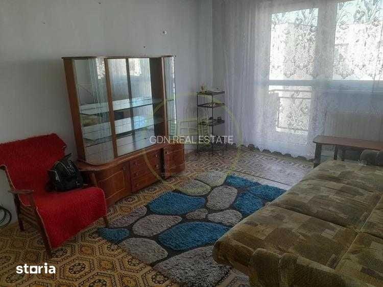 Apartament cu 3 camere decomandat în Titan
