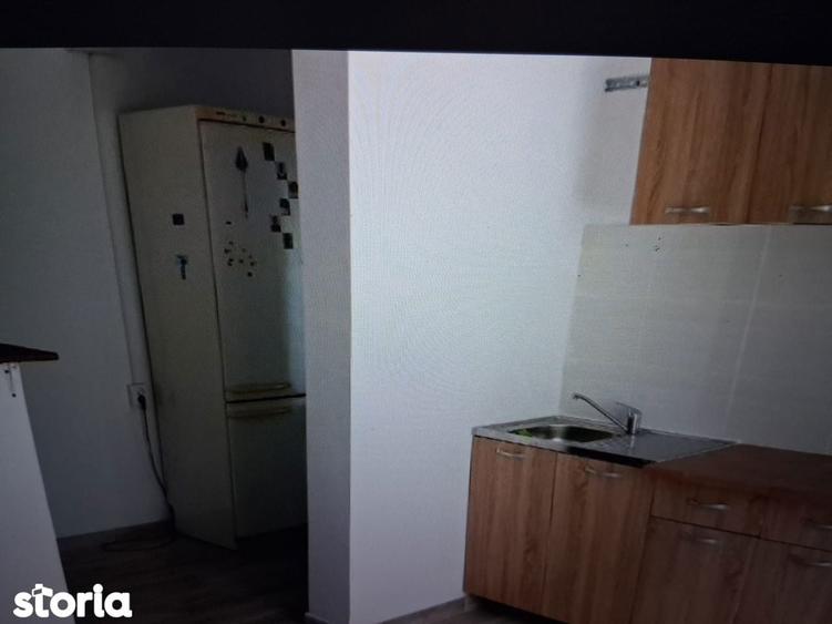 Apartament cu 2 camere decomandat în Tei