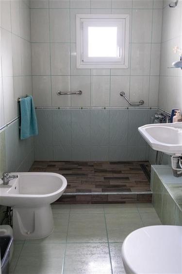 Apartament cu 3 camere decomandat, mobilat în Calea Aradului