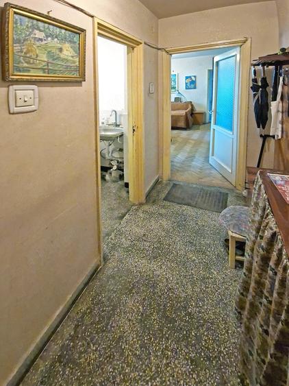 Apartament cu 3 camere semidecomandat în Giulești