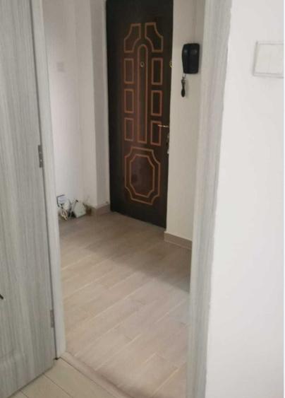 Apartament cu 3 camere decomandat în Exterior Vest