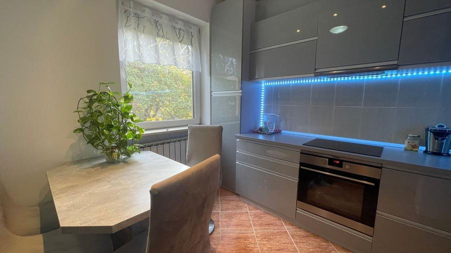 Apartament cu 2 camere semidecomandat, mobilat în Medicină
