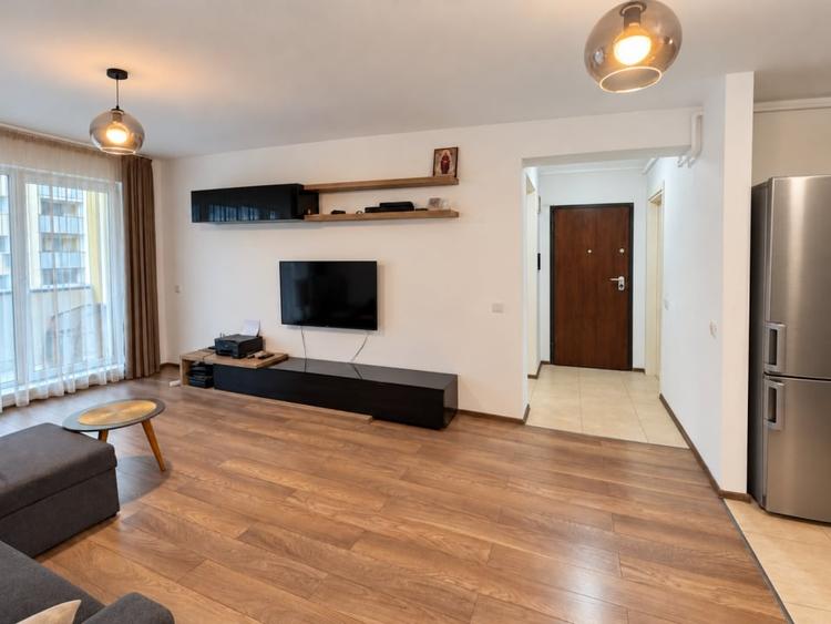 Apartament cu 2 camere decomandat, mobilat în Tractorul